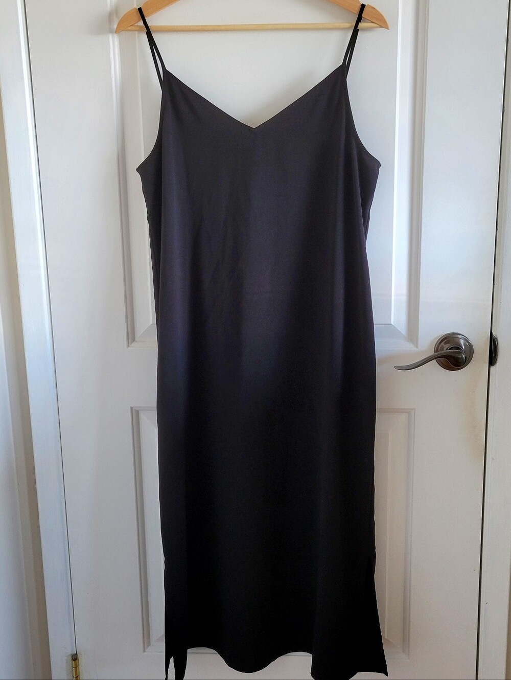 Uniqlo Black Sleeveless Midi Dress Size Medium